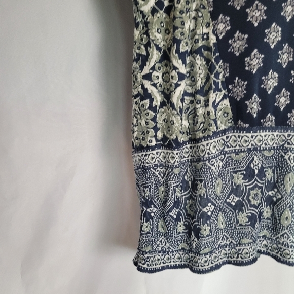 Lucky Brand Blue Floral Mixed Print Crew Neck Blouse Size Small - Picture 4 of 9